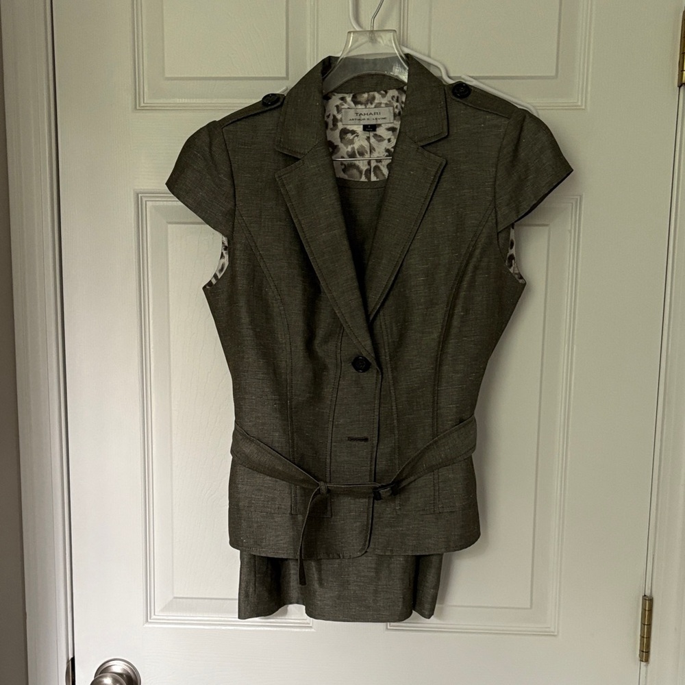 Women's Short-Sleeve Suit w/ Blazer and Pencil Skirt